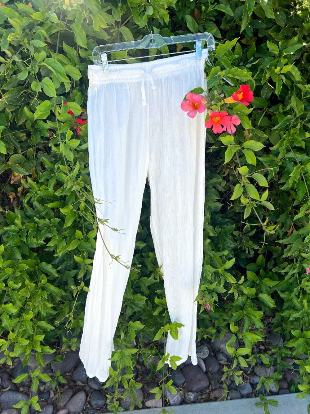 NWT Tahari White Pants - Resort Wear - Lightweight - Size Large - Pull On